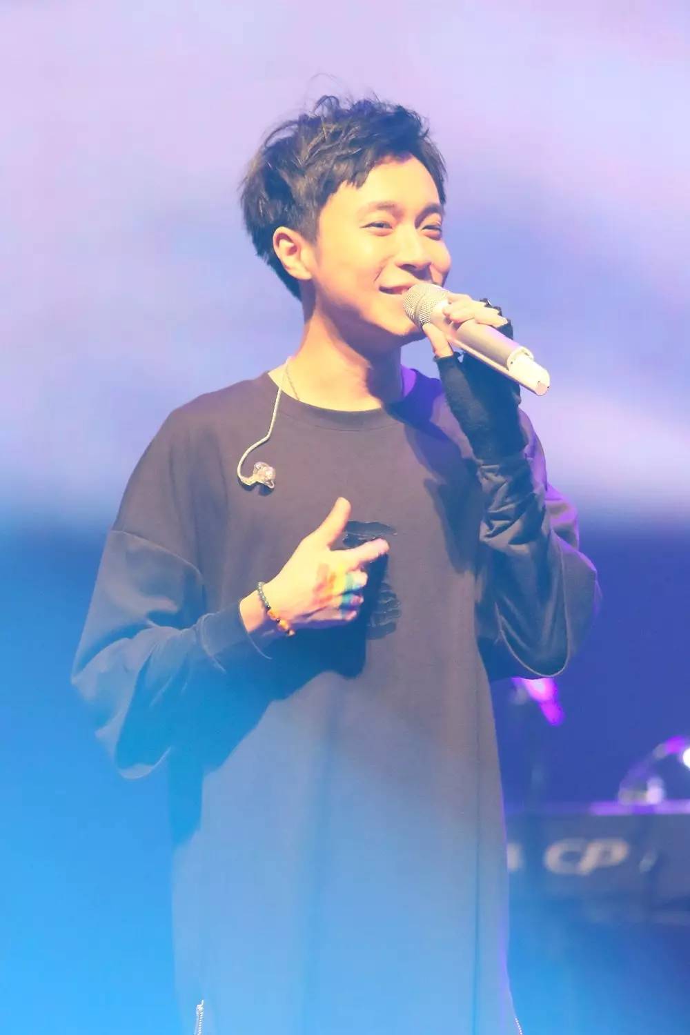 音乐平台进Livehouse，“流行乐该不该受到尊重”？