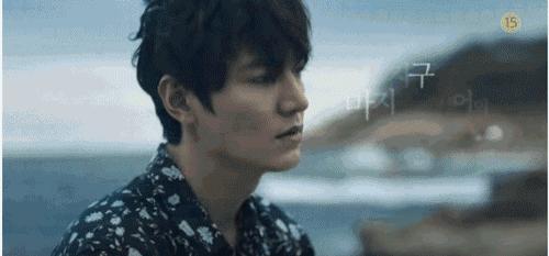 一千块的卫衣，一万块的鞋，就算做了人鱼，全智贤也要时髦到底！