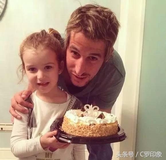 萌出一脸血的小孩,萌出一脸血萌娃