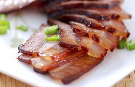 大雪丨白雪欲求吟咏句，穿枝掠院演梅花