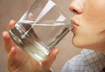 大雪丨白雪欲求吟咏句，穿枝掠院演梅花