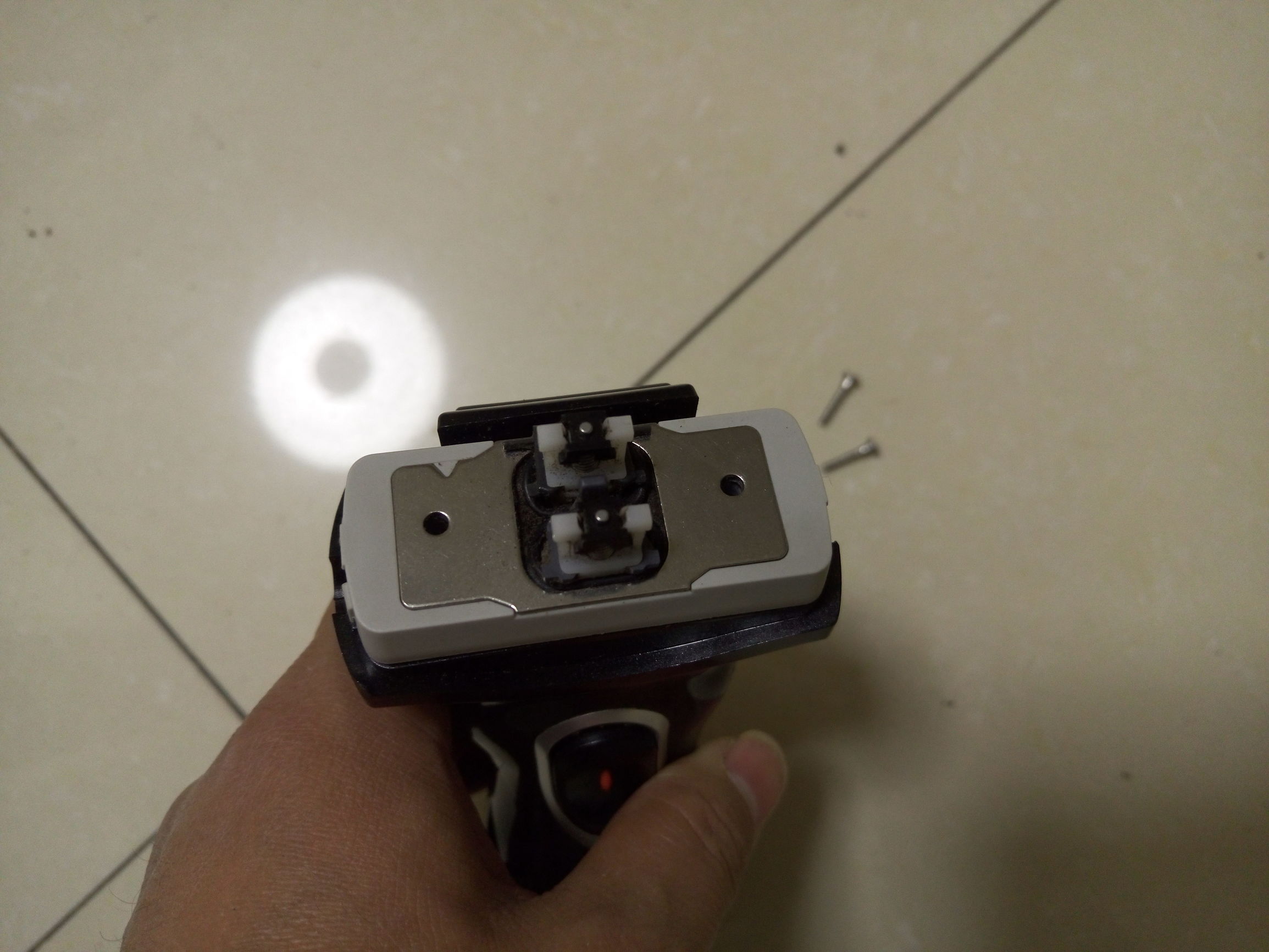 松下电动剃须刀怎样拆解修理,松下剃须刀es4027换电池教程