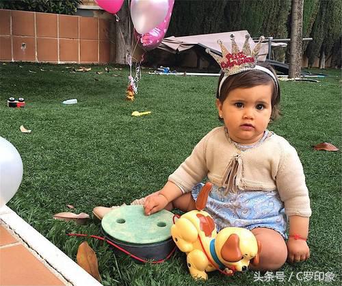 萌出一脸血的小孩,萌出一脸血萌娃