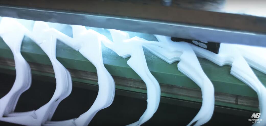 一双球鞋的生产过程,一双球鞋的制作过程