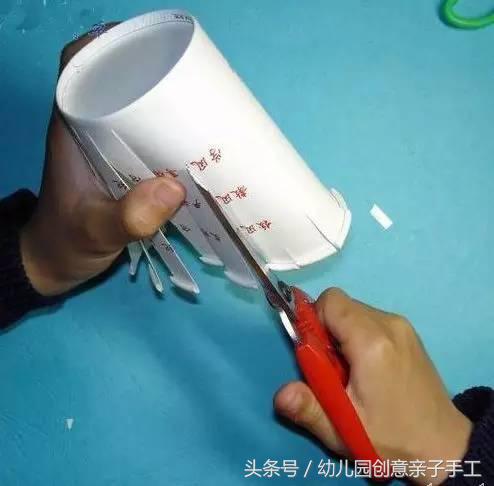 幼儿园元旦手工兔子灯笼制作,卡纸元旦灯笼手工制作幼儿园