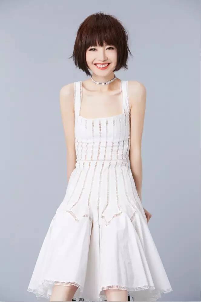 鲁豫换发型后照片,郭碧婷鲁豫同款短发