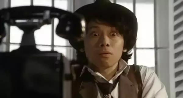 年少成名，新艺城七怪之一，枪法如神的罗宾探长