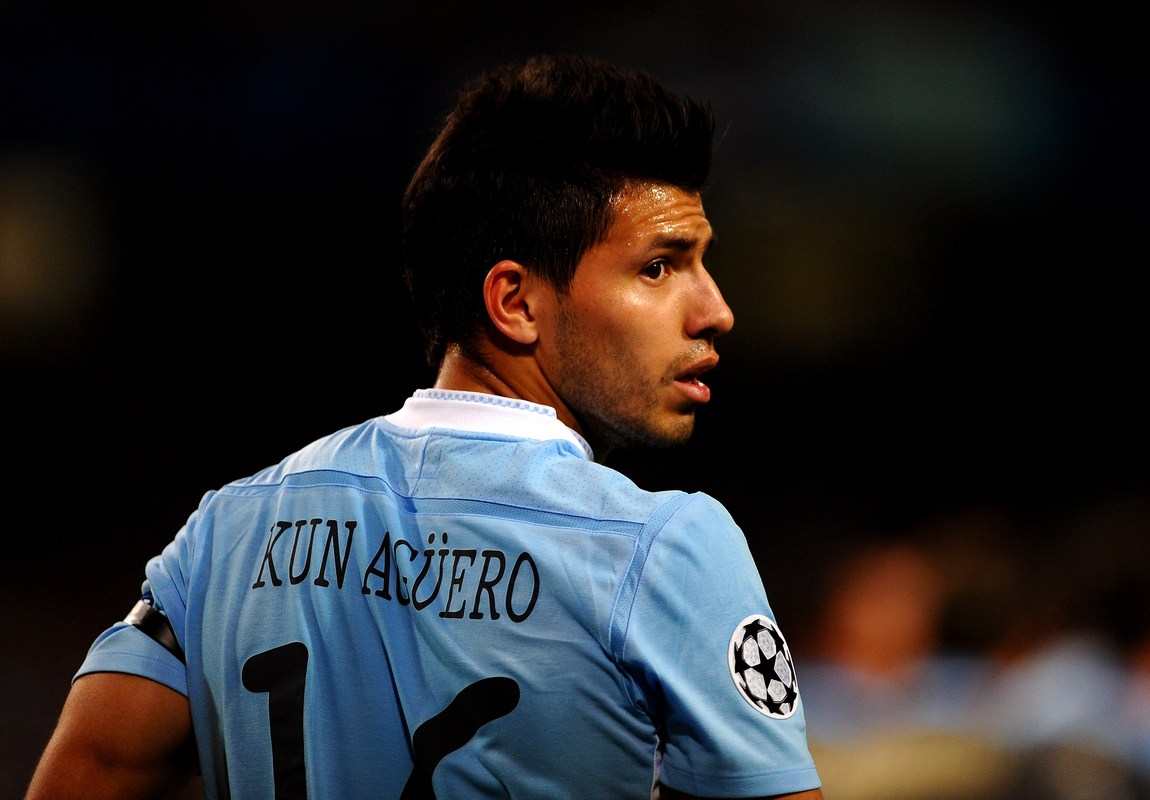 还记得足球巨星们的首球吗？