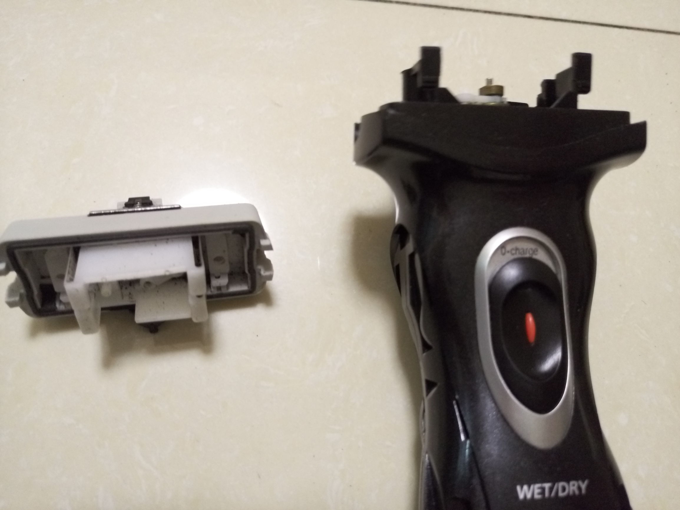 松下电动剃须刀怎样拆解修理,松下剃须刀es4027换电池教程