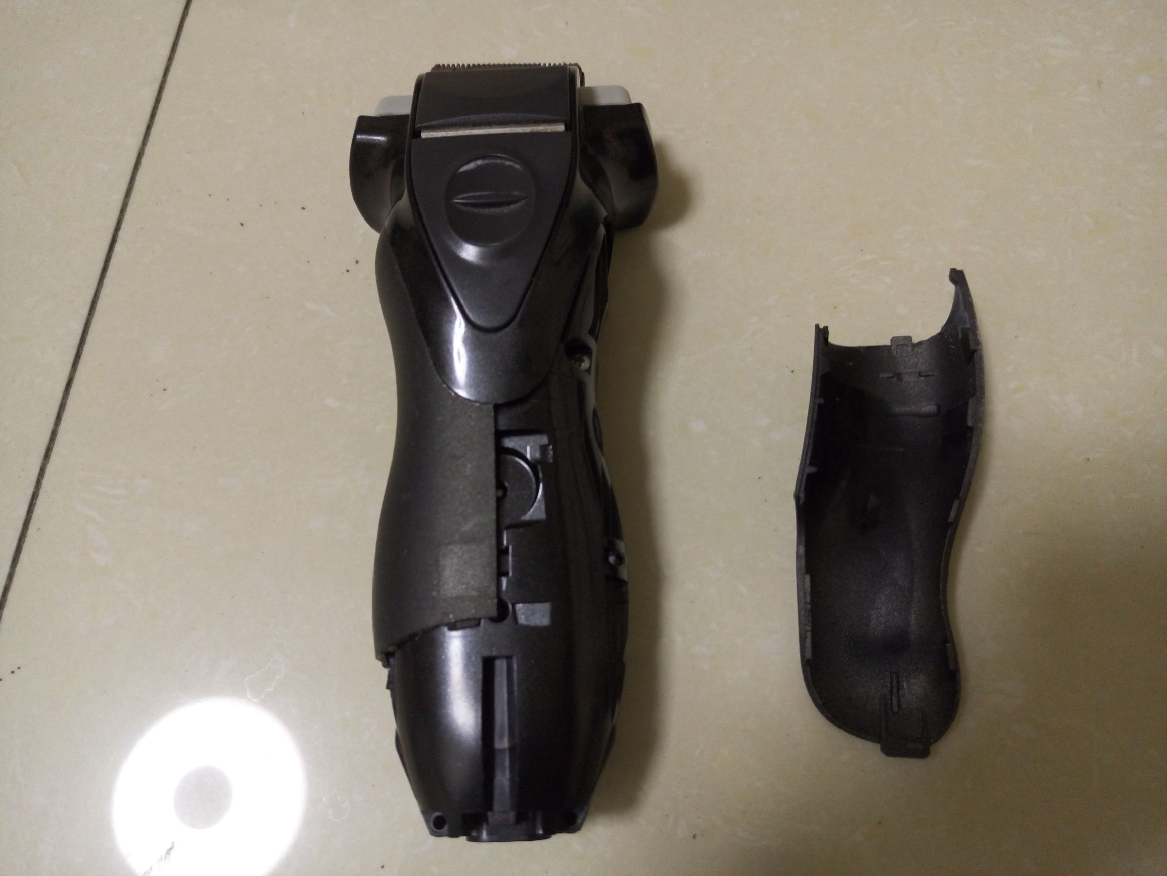 松下电动剃须刀怎样拆解修理,松下剃须刀es4027换电池教程