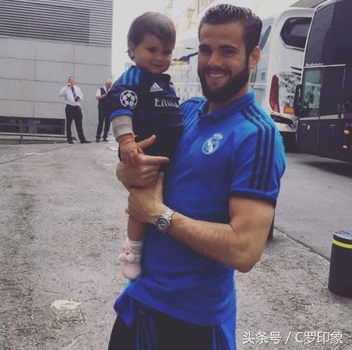 萌出一脸血的小孩,萌出一脸血萌娃