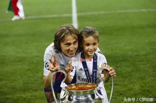 萌出一脸血的小孩,萌出一脸血萌娃