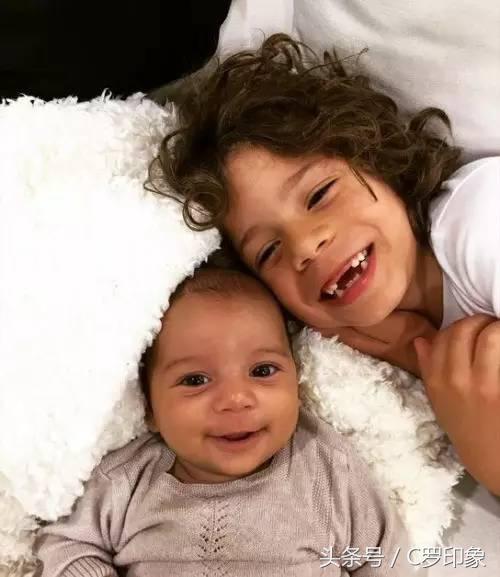 萌出一脸血的小孩,萌出一脸血萌娃