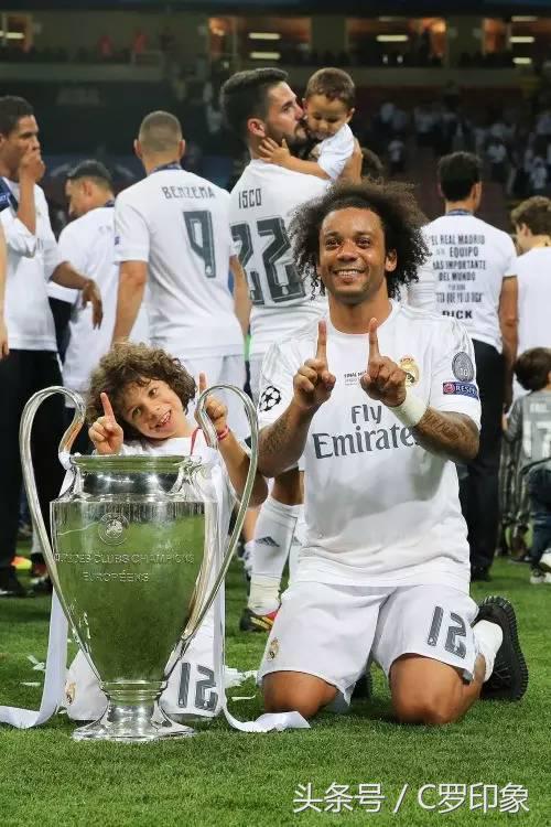 萌出一脸血的小孩,萌出一脸血萌娃