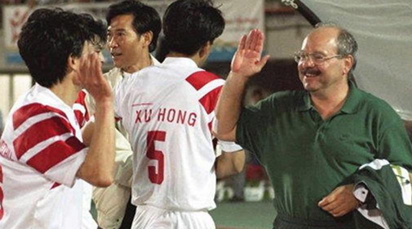 冯巩吐槽中国男足视频,盘点春晚调侃中国足球