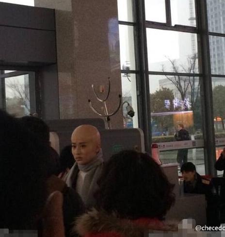 颖儿戴渔夫帽,颖儿之前嘲笑别人的视频