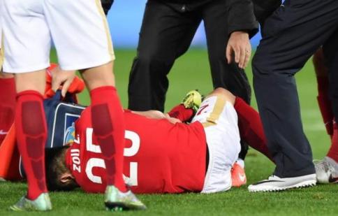 中超关键战再现断腿惨烈一幕,中超断腿集锦