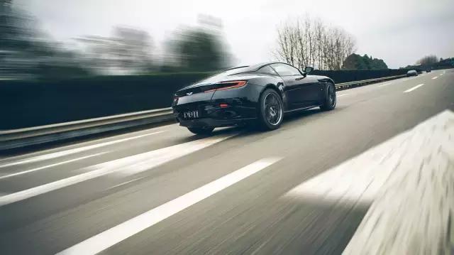 阿斯顿db11试驾,2022阿斯顿马丁db11敞篷版试驾