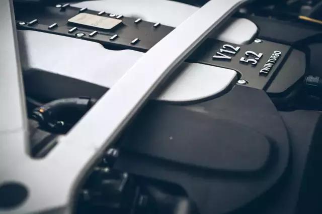 阿斯顿db11试驾,2022阿斯顿马丁db11敞篷版试驾