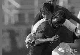 中国最早踢足球是士兵吗,中国最早踢球是哪个朝代人