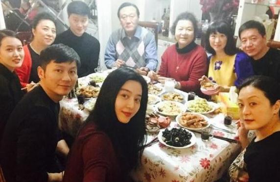 范冰冰去纽约粉丝评论求带辣椒，感觉她的回答要脱粉了