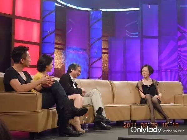 鲁豫换发型后照片,郭碧婷鲁豫同款短发