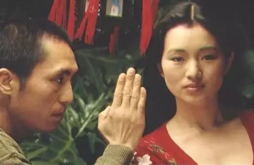 每个女神的背后都有一个人,每一个女神后面都有一个男神