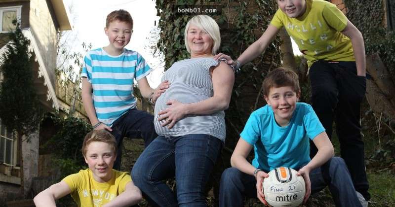 她生下2对双胞胎儿子已经很不可思议，没想到12年后又带来喜讯