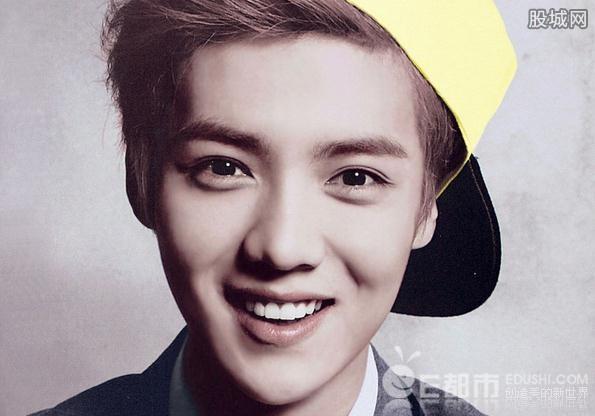 阳光下奔跑的傻狍子,山坡上奔跑的傻狍子