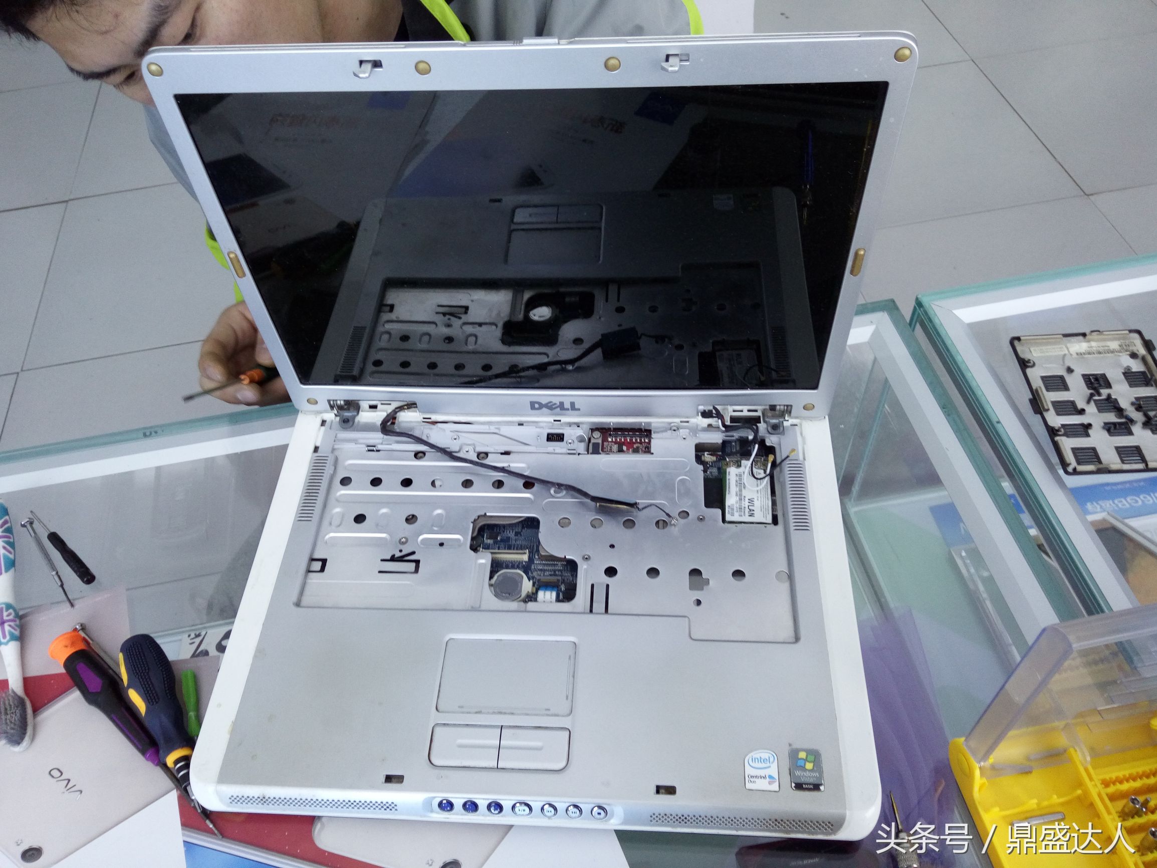 戴尔老笔记本拆卸换固态硬盘,戴尔笔记本拆装教程
