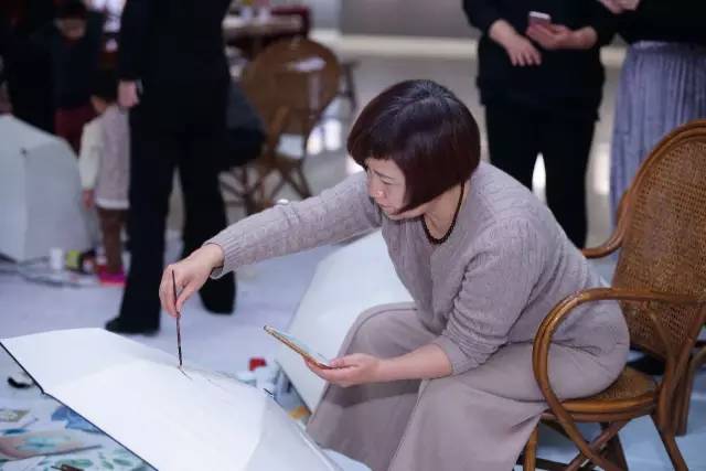 “最佳拍档——手绘雨伞”活动在亮宝楼成功举办