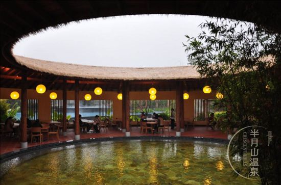 泡温泉是对冬天最起码的尊重！韵航推荐半月山温泉之旅