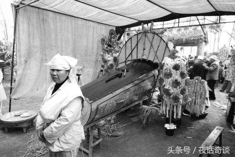 人死后下葬长明灯放在什么位置,人死后长明灯要放什么位置