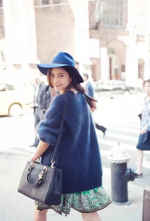 杨幂刘雯等人纷纷终止合作,杨幂刘雯新款包