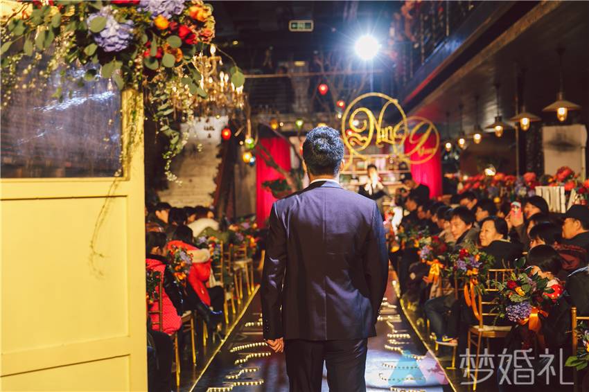 距离和时间终会败给爱情校园婚礼带他们重返高一九班