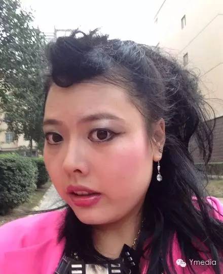 来汗巴黎香奈鹅学画一个美轮美奂的妆容吧呵呵呵呵！