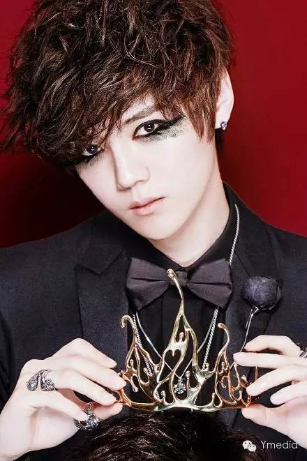 来汗巴黎香奈鹅学画一个美轮美奂的妆容吧呵呵呵呵！