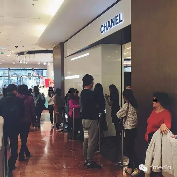 来汗巴黎香奈鹅学画一个美轮美奂的妆容吧呵呵呵呵！