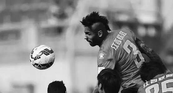 梅西祈祷完整版,梅西乘坐飞机在上空盘旋