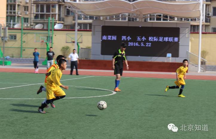 西班牙教练教中国学生踢球,西班牙足球外教