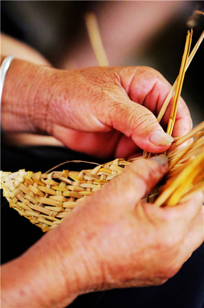 稻草龙手工,稻草龙怎么编手工作品