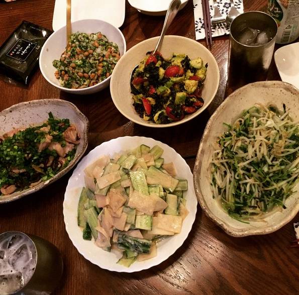 “我有美貌和面包，你给我爱情就好”，“好！”