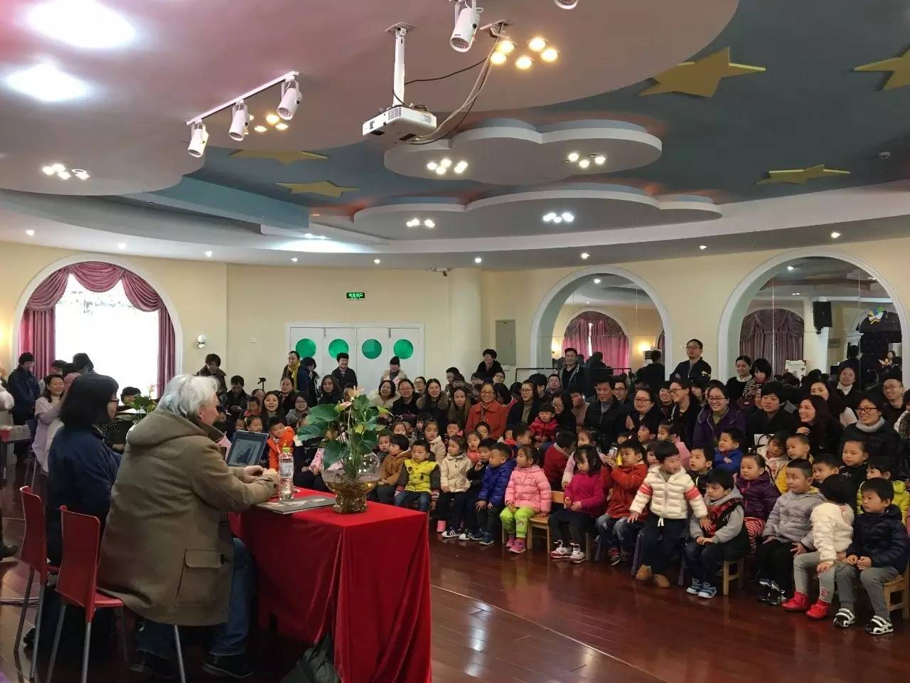 世界级大师薛蓝·约纳科维奇带你在小世界里寻找大世界