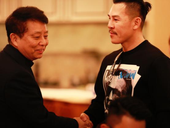 释彦能的红毯之路红毯上的功夫型男