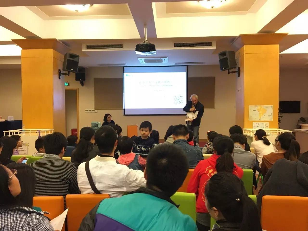 世界级大师薛蓝·约纳科维奇带你在小世界里寻找大世界