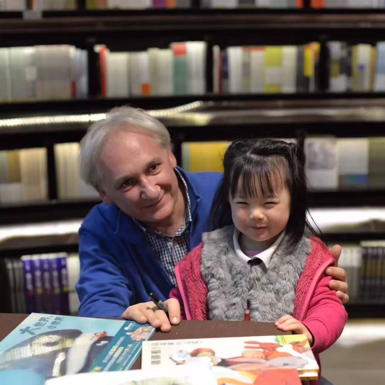 世界级大师薛蓝·约纳科维奇带你在小世界里寻找大世界