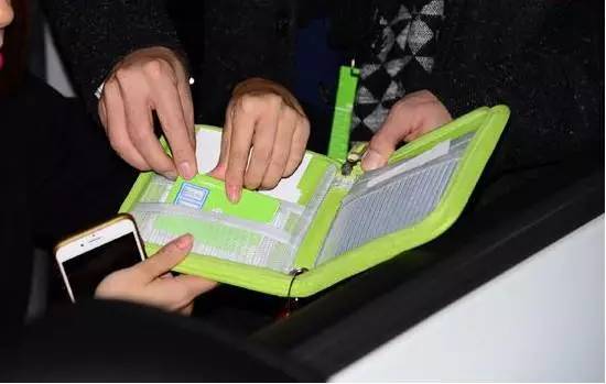 重庆的奔驰smart共享汽车,共享汽车奔驰smart怎么开