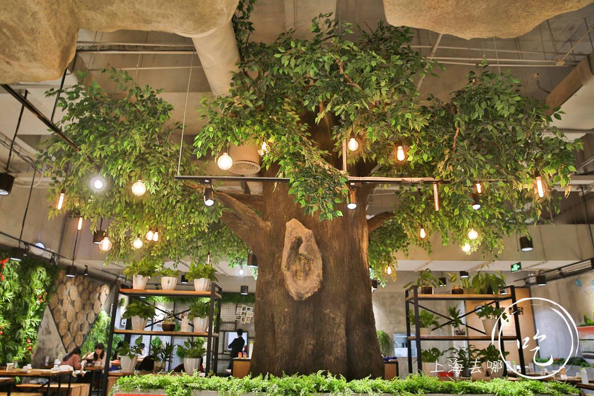 魔都这家店有一只“浴火焚身”的韩国鸡，一群人竟然抢着去滚菜单！