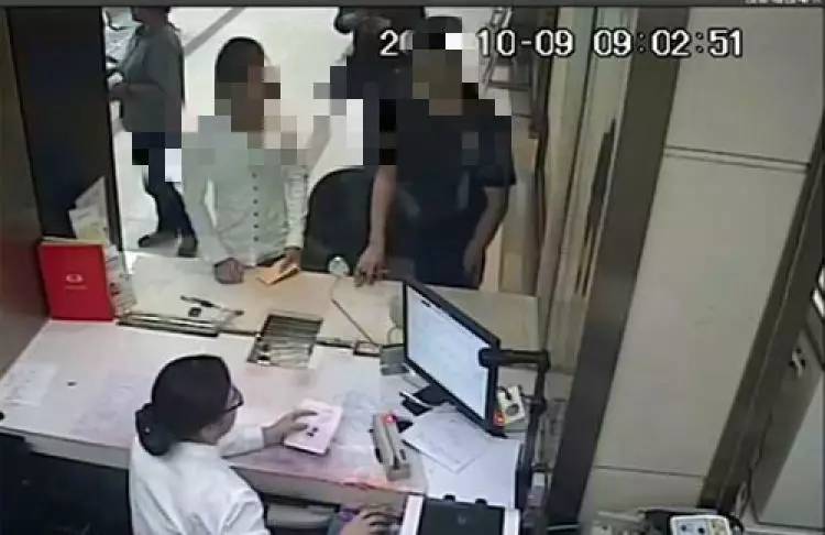 发现银行卡被人盗用怎么办,以前银行卡被冒用后办不了卡