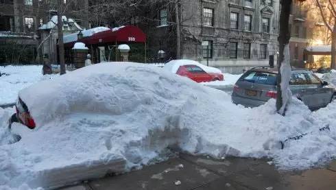 一年四季只穿一件短袖,冬天只穿一个短袖